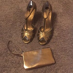 Metallic gold strapped heels w/ matching purse!